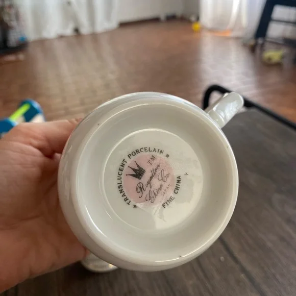 2 Porcelain Patterned Tea Cups - Picture 2 of 4